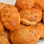 قطايف بالجبنة الصفرا