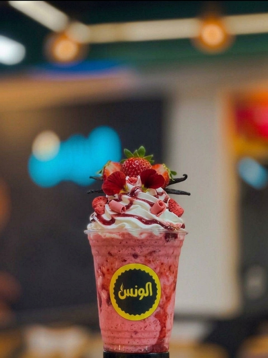 77 (3) ميلك شيك فراولة - الصورة 1